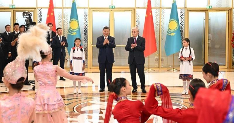 习近平抵达阿斯塔纳出席第二届中国—中亚峰会